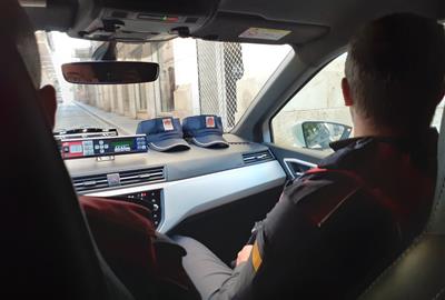 Els Mossos detenen tres homes in fraganti per robatoris amb força al Baix Camp i al Baix Penedès. Mossos d'Esquadra