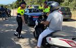 Motoristes aturats a la carretera durant un control dels Mossos d'Esquadra. ACN / Gerard Vilà