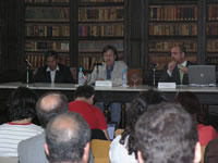 El primer tinent d'alcalde Tomàs Álvaro i el director general d'ITCat, Josué Sallent, presidint l'acte inaugural. Solblau