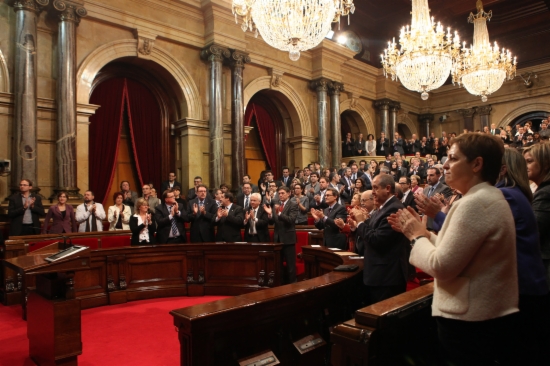 Aplaudiments a l'hemicicle després que Núria de Gispert ha inaugurat la 10a legislatura catalanacatalana.  ACN