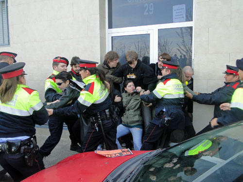 Imatge d'un desnonament al Vendrell, l'any passat. Marc Guitart 