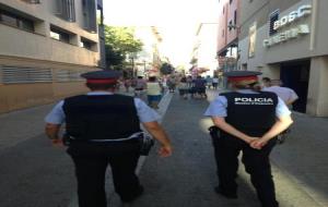 USPAC. Dos agents dels Mossos d'Esquadra amb armilles, a Vilanova