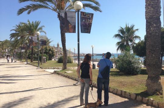 Festival de Cinema Sitges. Les banderoles del festival ja són als fanals de Sitges