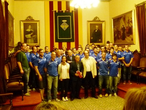 Jugadors i directius, rebuts per les autoritats locals