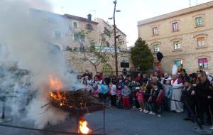 Ajuntament de Calafell. Enterrament del rei Carnestoltes a Calafell