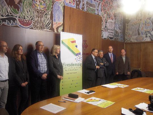 Ajuntament de Vilafranca. Es presenta el cartell de les Fires de Maig 2014 amb una gran F en forma de recinte firal