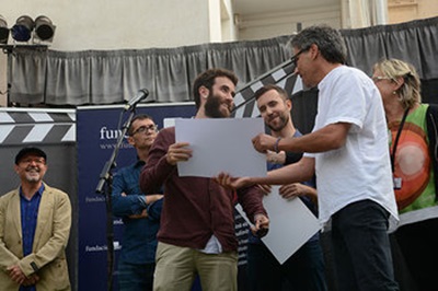 Festival Cinema Sitges. Guanyador del Premi SGAE Nova Autoria recollint el premi