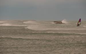 Imatges del temporal de #vent a la platja de Cubelles