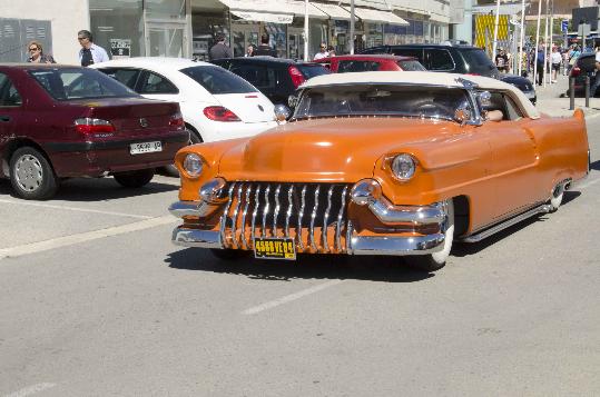 Ajuntament de Calafell. Riverside, lexposició de cotxes rockabilly  a Calafell