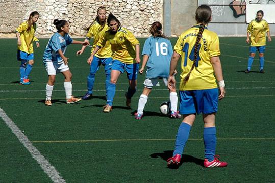 Eix. El Sènior Femení ha guanyat 2-0 al Fontsanta