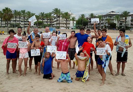 Els participants del Campus a la Platja de Vilanova. Eix