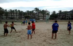 Els participants del Campus a la Platja de Vilanova