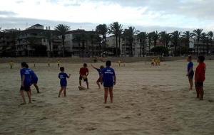 Els participants del Campus a la Platja de Vilanova