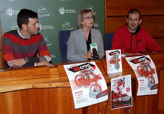 La regidora de Turisme, Eva M. Serramià amb Jordi Calsina i Joan Pascual. Eix