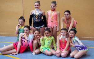 Les gimnastes del Club Rítmica Sant Sadurní . Eix