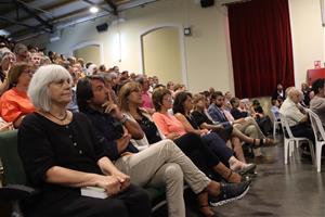 Emotiu i multitudinari comiat a la lingüista Carme Junyent a Masquefa