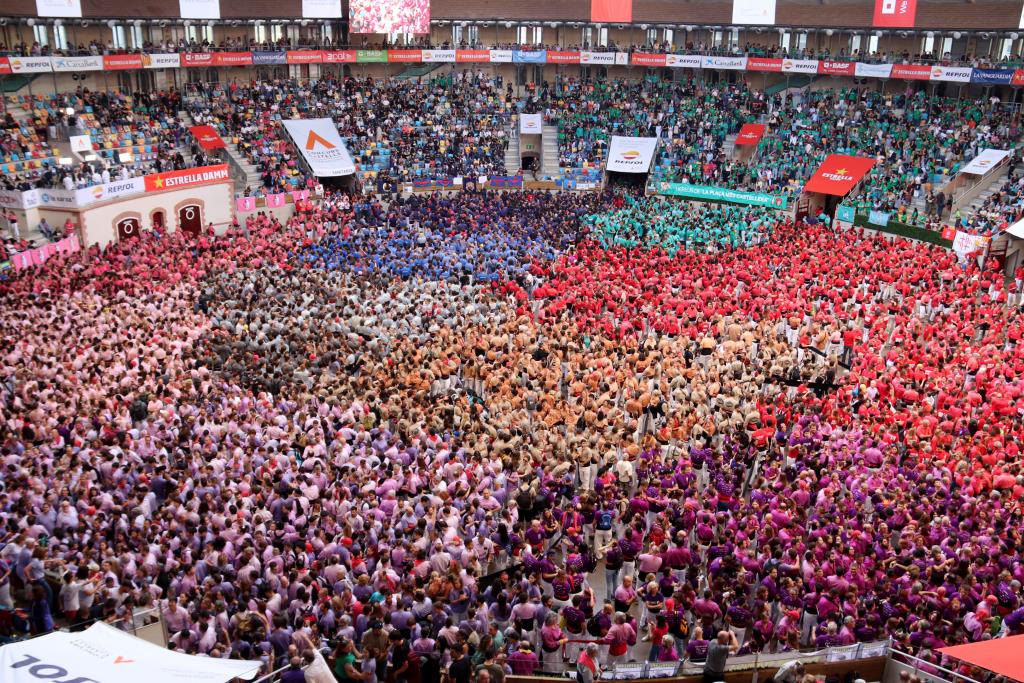 Arrenca la final del Concurs de Castells amb les dotze millors colles del moment. ACN