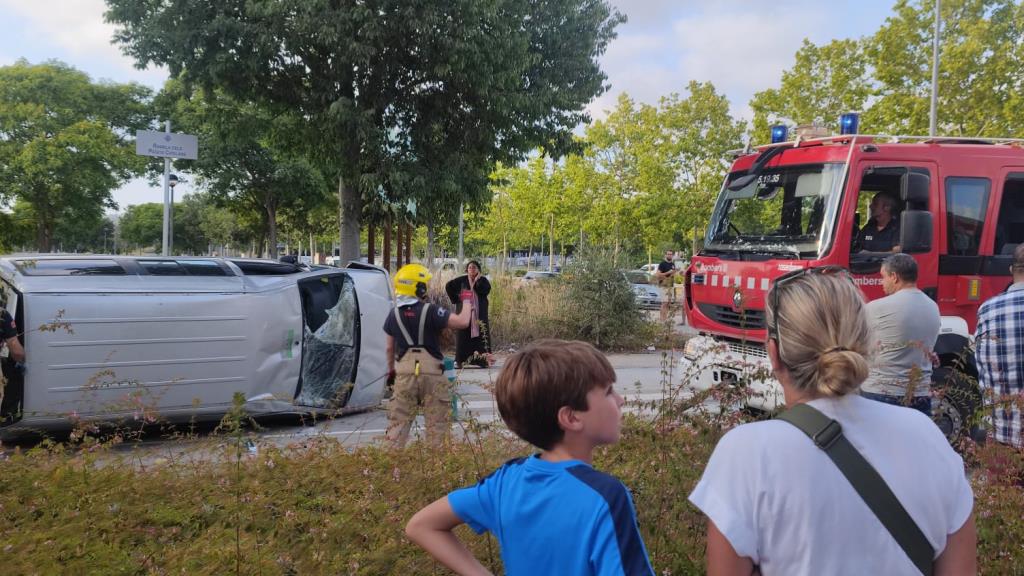 Busquen el conductor d'una furgoneta que va provocar un accident greu a Vilanova i la Geltrú. EIX