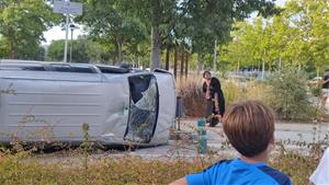 Busquen el conductor d'una furgoneta que va provocar un accident greu a Vilanova i la Geltrú