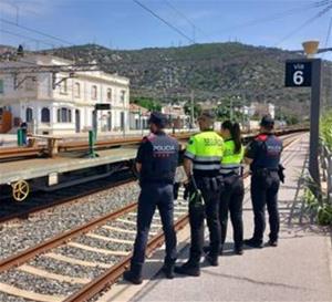 Controls conjunts dels Mossos i vigilants de Renfe a l'estació de Garraf