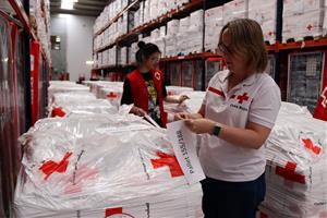 Creu Roja envia 11,4 tones d'ajut humanitari a Gaza des del centre logístic de l'Anoia