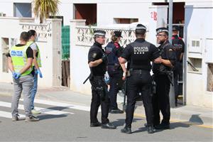Desallotgen més de 40 persones d’una finca ocupada a Coma-ruga que acumula 130 actuacions policials en un any i mig