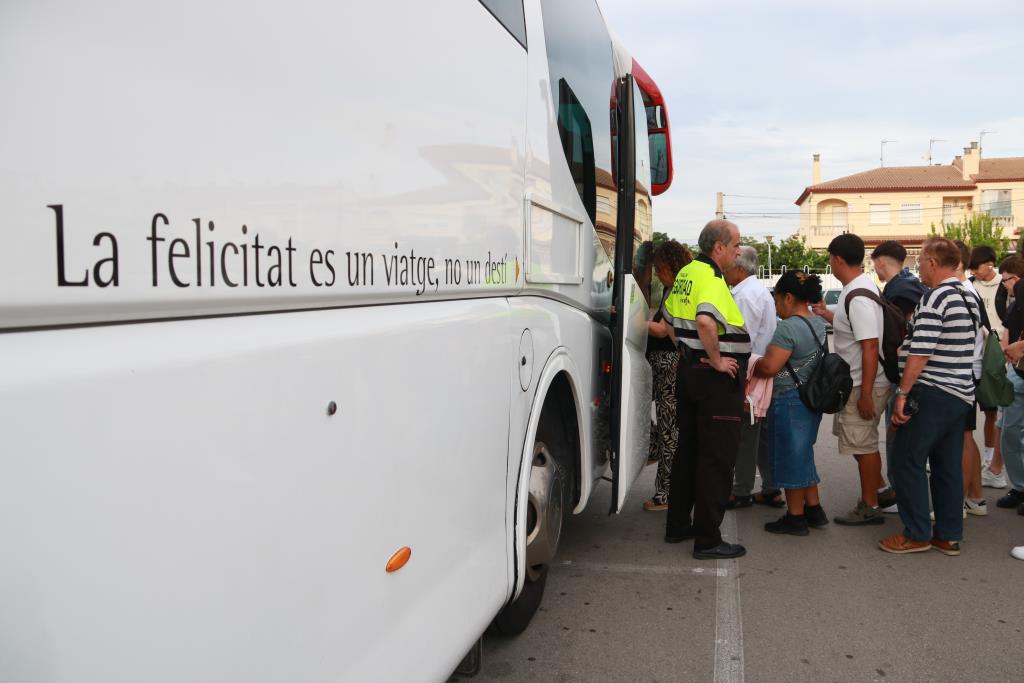 Desinformats i resignats, els usuaris de l'R4 s'adapten als talls del servei per obres del corredor mediterrani. ACN