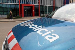 Detenen a Vilanova un home sospitós d'haver estafat quatre milions d'euros venent llicències de taxi falses. ACN
