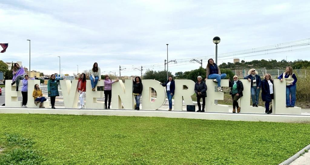 Dones amb Iniciativa del Vendrell reivindica la figura de les cuidadores pel 8M. Dones amb Iniciativa