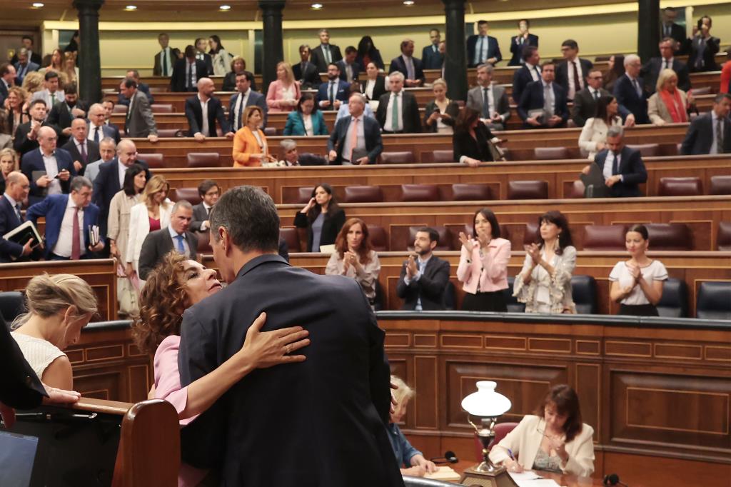 El Congrés aprova definitivament la llei d'amnistia amb 177 vots a favor i 172 en contra. ACN