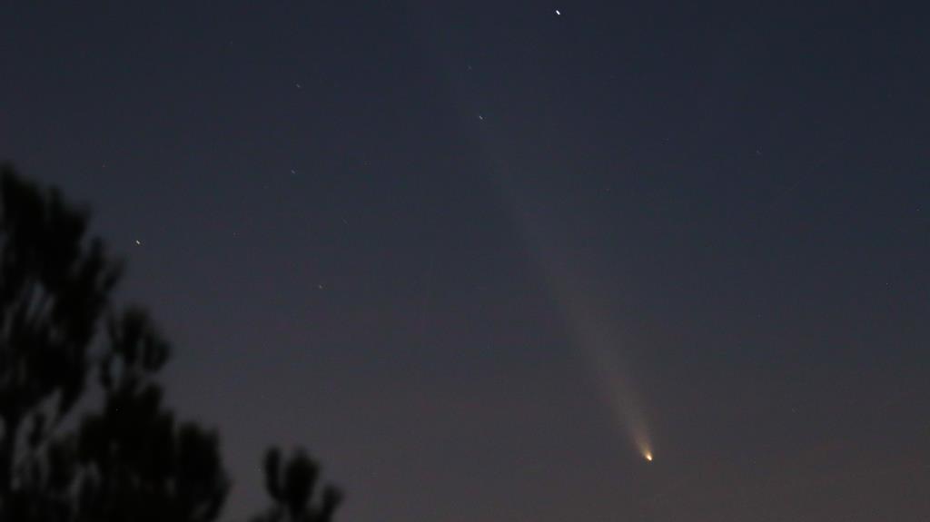 El famós cometa C/2023 A3 Tsuchinshan-ATLAS s'ha deixat veure també al Penedès des de Viladellops, Olèrdola. Fran Lorenzo