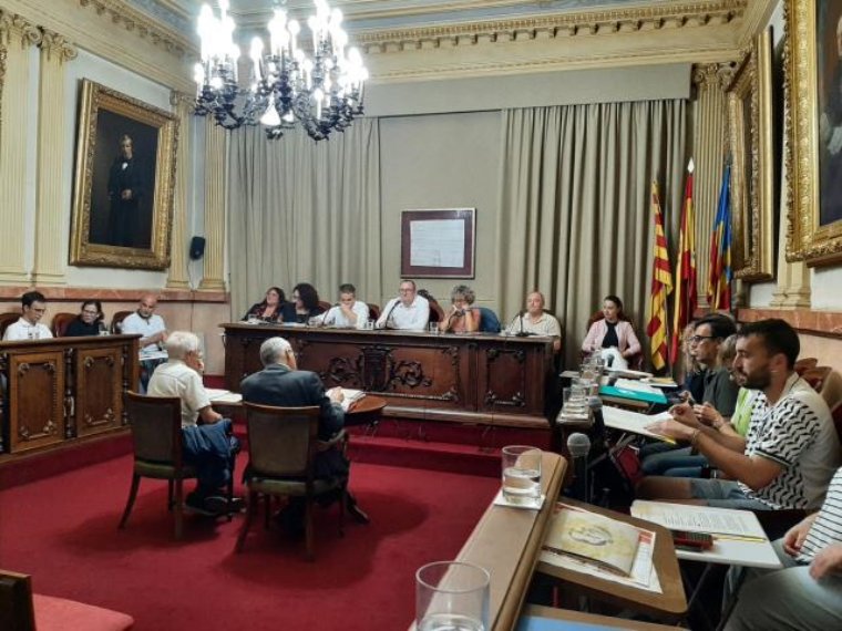 El ple de Vilanova aprova externalitzar el servei de neteja viària . Ajuntament de Vilanova