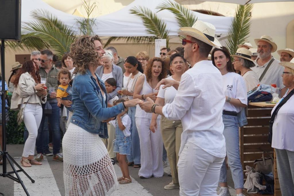 El Retorn dels Indians i l'Agromercat brillen amb força a Sant Pere de Ribes: èxit de públic, activitats i participació. Ajt Sant Pere de Ribes