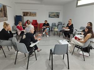 El Servei de Primera Acollida del Garraf ofereix un grup de suport emocional per a persones nouvingudes. CC Garraf