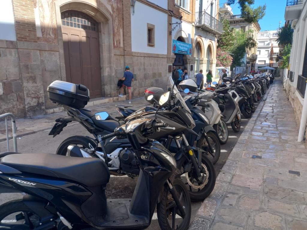 El tram del carrer de Francesc Gumà entre el carrer de Sant Isidre i el Carrer Jesús quedarà alliberat del trànsit i estacionament de motocicletes . A