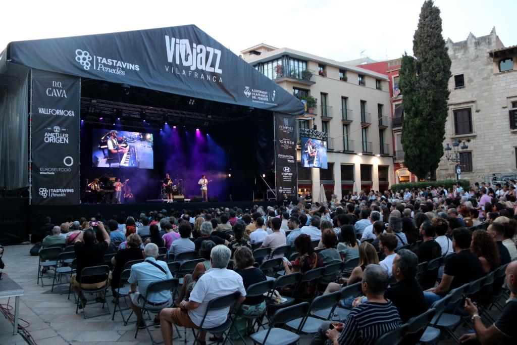 El Vijazz 2024 estrenarà una carpa per a la Fira de Vins i Caves a la Rambla Sant Francesc de Vilafranca del Penedès. ACN