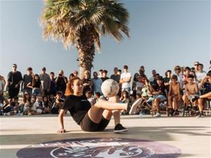 Els campions de Futbol Freestyle Joan Sitjar i Paloma P. Mayo seran a Vilanova i la Geltrú el 13 i 14 de setembre. Ajuntament de Vilanova