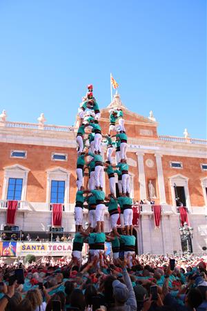 Els Castellers de Vilafranca han descarregat el 4 de 9 amb l'agulla, el 9 de 8 i el pilar de 8