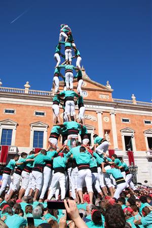 Els Castellers de Vilafranca han descarregat el 4 de 9 amb l'agulla, el 9 de 8 i el pilar de 8