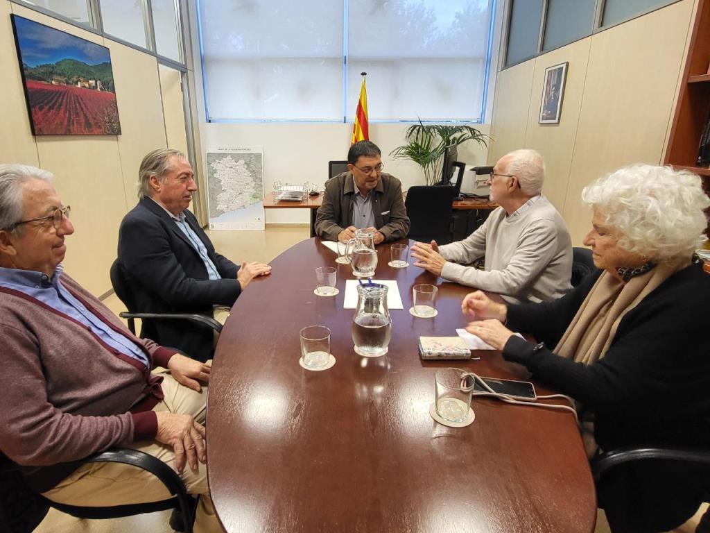 Els responsables de Pro Vegueria Penedès reunits amb el delegat del Govern al Penedès. Eix