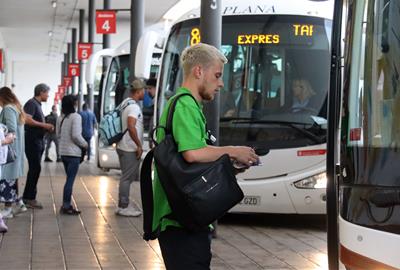 Els usuaris del bus directe entre Tarragona i Barcelona es multipliquen per cinc . ACN