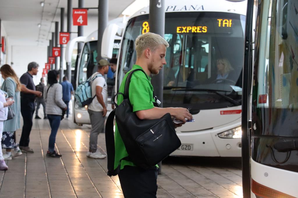 Els usuaris del bus directe entre Tarragona i Barcelona es multipliquen per cinc . ACN