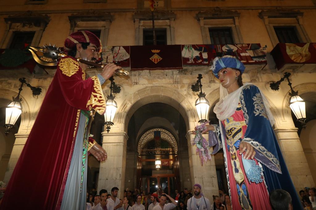 Gegants de Vilanova. Eix