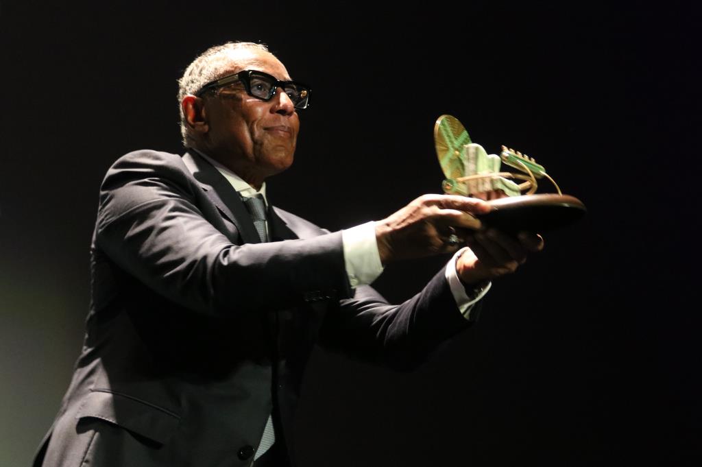 Giancarlo Esposito rep el Premi Màquina del Temps del Festival de Sitges. ACN