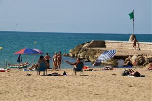 Interior posa en marxa a Sitges la campanya ‘A l’aigua, risc zero’ per evitar ofegaments a platges i piscines