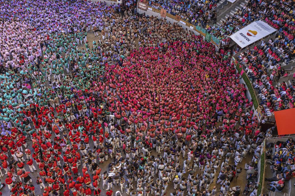 Ja es coneixen les 42 colles classificades per a les tres jornades del Concurs de Castells. ACN