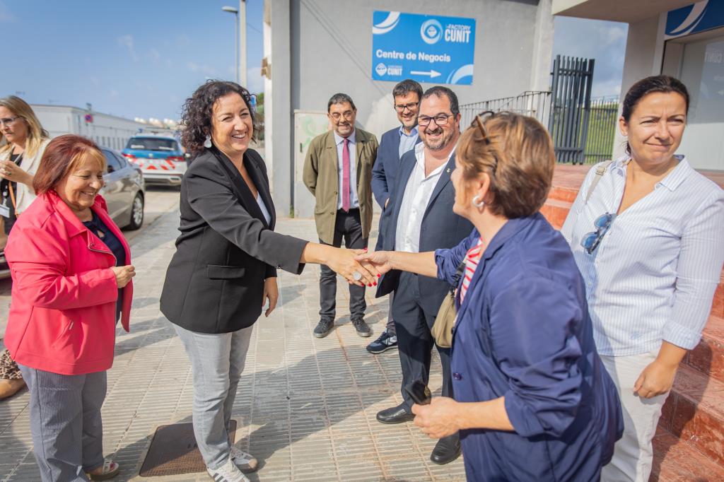 La consellera Romero inaugura el centre de negocis IFACTORY de Cunit, que ajudarà a transformar el teixit productiu del territori. Generalitat de Cata