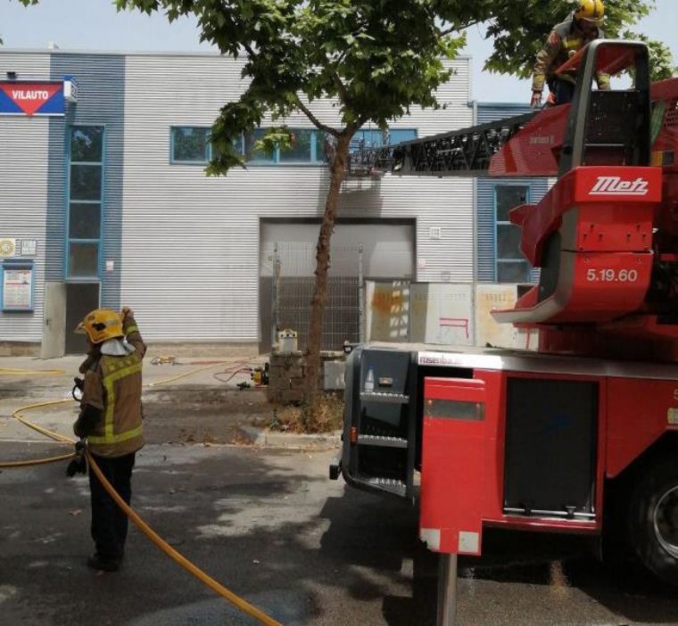 La fiscalia demana fins a tres anys de presó per a dos companys del bomber mort en un incendi l'any 2021 a Vilanova i la Geltrú. Bombers