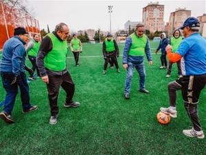 La Fundació Eusebio Sacristán presenta el seu nou equip de futbol caminant de Vilanova, per a majors de 60 anys. Ajuntament de Vilanova