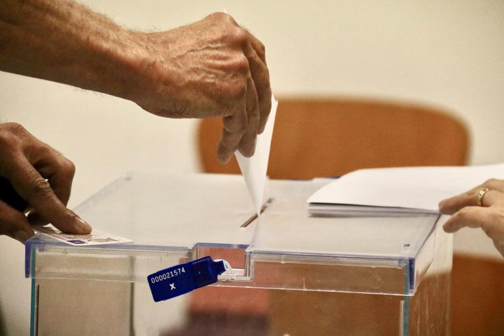 La participació a Catalunya a les 18.00 hores és del 33,69%, gairebé 17 punts menys que el 2019. ACN